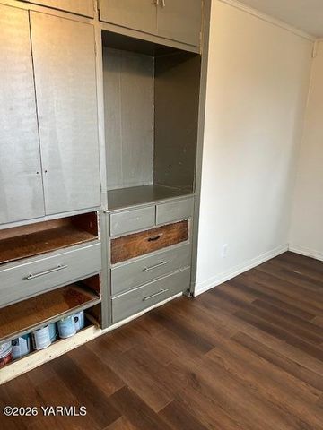 208 S 47TH Ave, Yakima, WA 98908