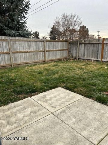 208 S 47TH Ave, Yakima, WA 98908