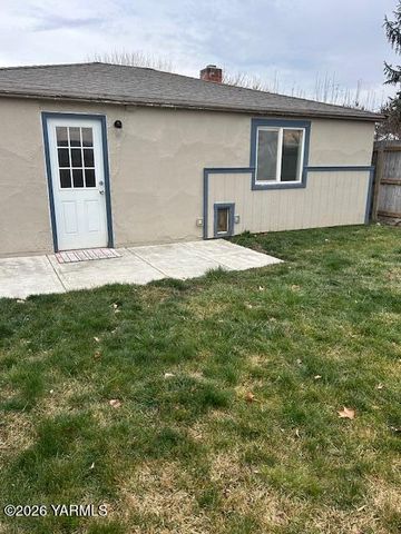 208 S 47TH Ave, Yakima, WA 98908