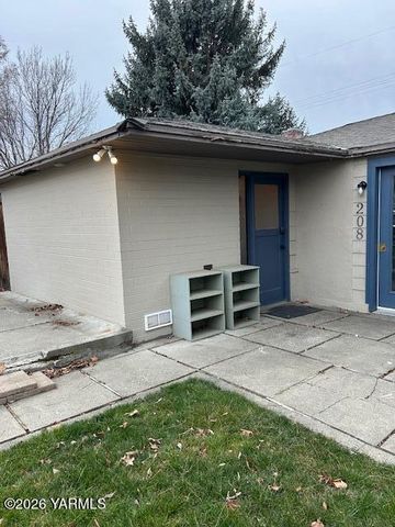 208 S 47TH Ave, Yakima, WA 98908