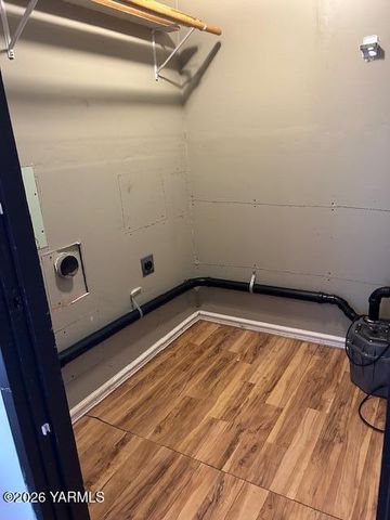 208 S 47TH Ave, Yakima, WA 98908