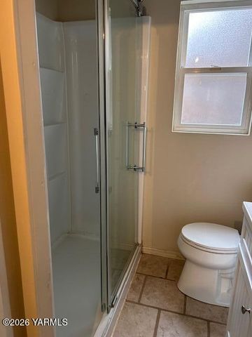 208 S 47TH Ave, Yakima, WA 98908