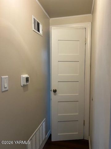 208 S 47TH Ave, Yakima, WA 98908