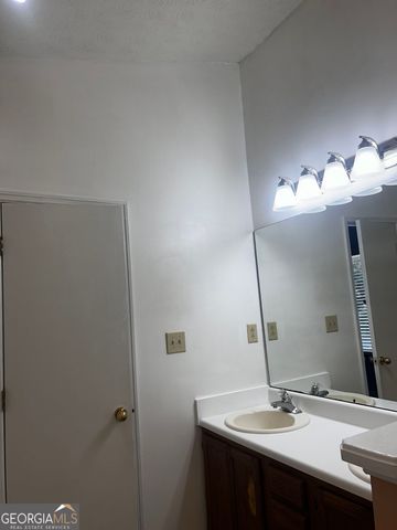 9143 Clubhouse Drive, Riverdale, GA 30274