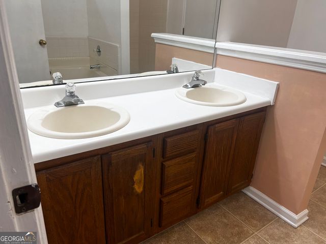 9143 Clubhouse Drive, Riverdale, GA 30274