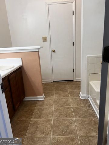 9143 Clubhouse Drive, Riverdale, GA 30274