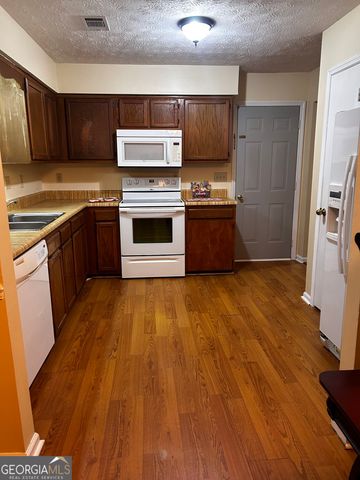 9143 Clubhouse Drive, Riverdale, GA 30274