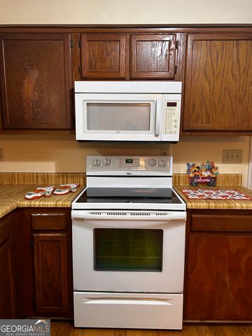 9143 Clubhouse Drive, Riverdale, GA 30274