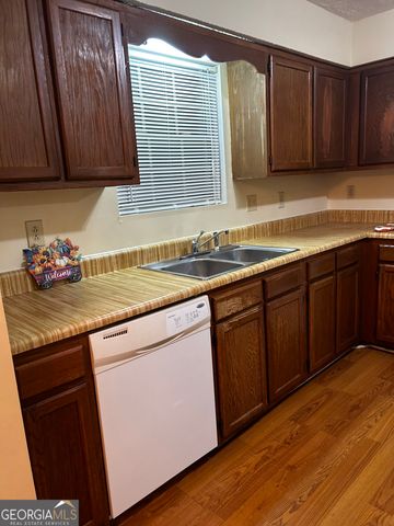 9143 Clubhouse Drive, Riverdale, GA 30274