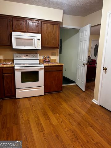 9143 Clubhouse Drive, Riverdale, GA 30274