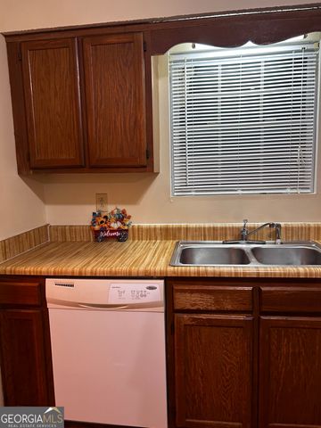 9143 Clubhouse Drive, Riverdale, GA 30274
