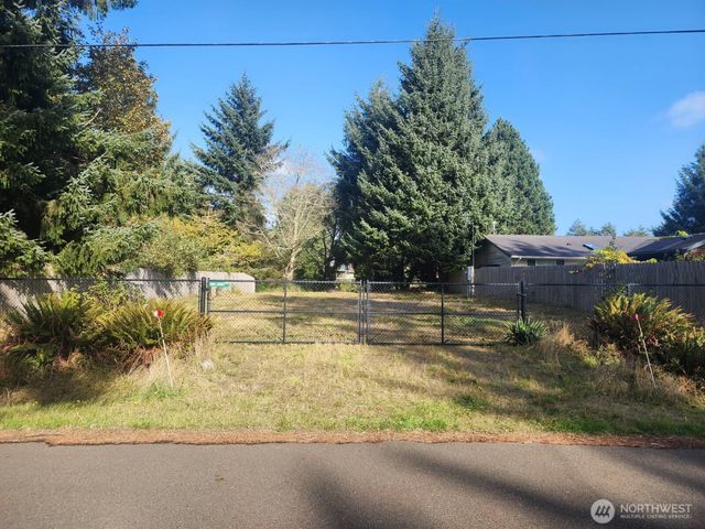 576 Makah Avenue SE, Ocean Shores, WA 98569