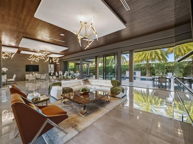 2213 NE 37TH Drive, Fort Lauderdale, FL 33308