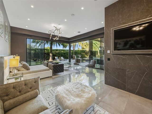 2213 NE 37TH Drive, Fort Lauderdale, FL 33308