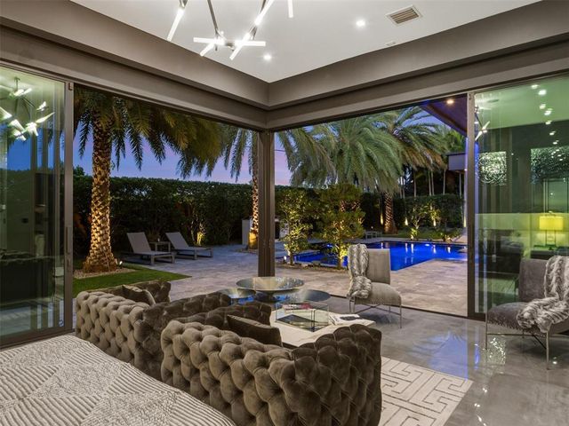 2213 NE 37TH Drive, Fort Lauderdale, FL 33308