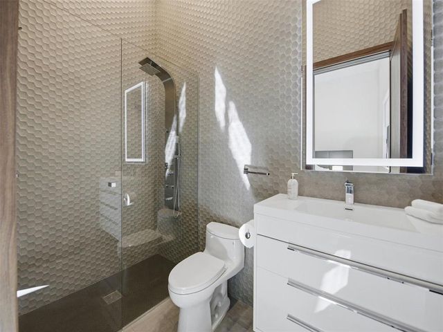 2213 NE 37TH Drive, Fort Lauderdale, FL 33308