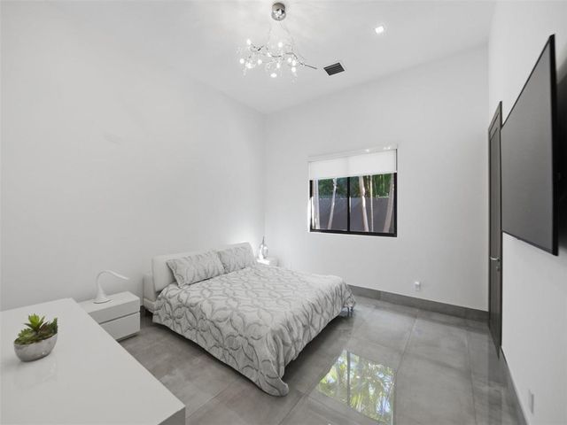 2213 NE 37TH Drive, Fort Lauderdale, FL 33308