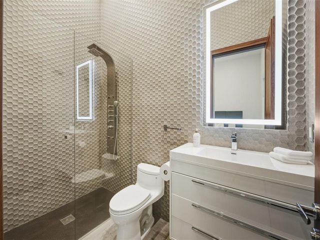 2213 NE 37TH Drive, Fort Lauderdale, FL 33308