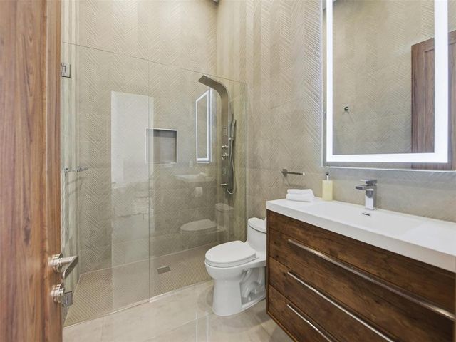 2213 NE 37TH Drive, Fort Lauderdale, FL 33308