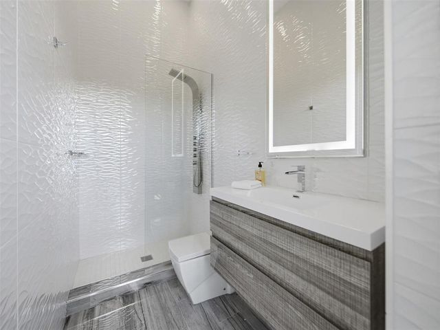 2213 NE 37TH Drive, Fort Lauderdale, FL 33308