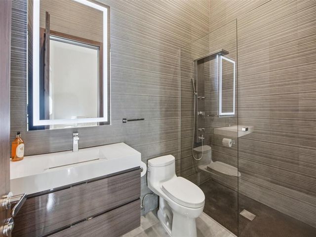 2213 NE 37TH Drive, Fort Lauderdale, FL 33308