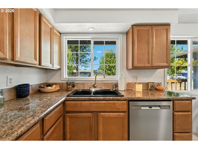 2102 35TH Ave, Longview, WA 98632