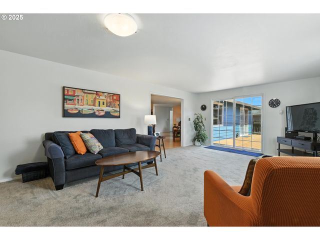 2102 35TH Ave, Longview, WA 98632