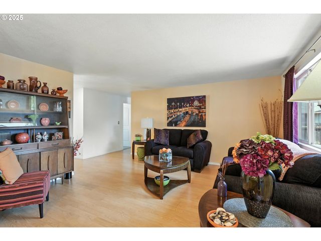 2102 35TH Ave, Longview, WA 98632