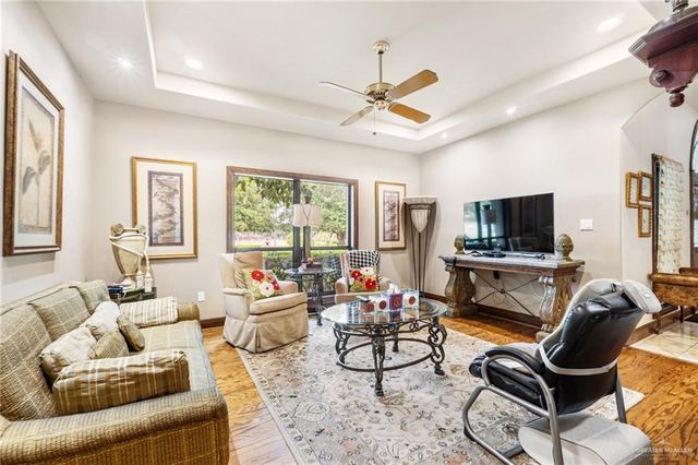 1016 E Griffin Parkway, Mission, TX 78572