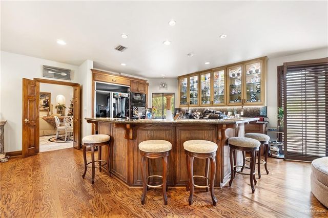 1016 E Griffin Parkway, Mission, TX 78572