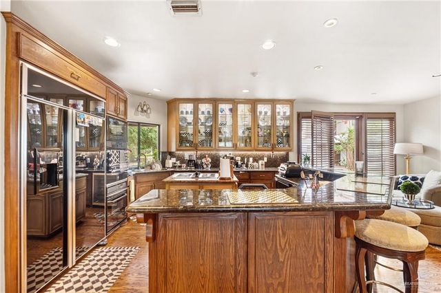 1016 E Griffin Parkway, Mission, TX 78572