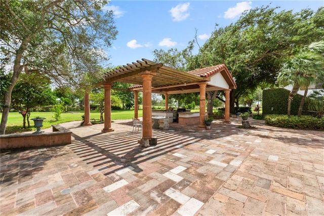 1016 E Griffin Parkway, Mission, TX 78572