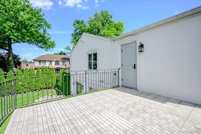 4 Poplar Court, Great Neck, NY 11024