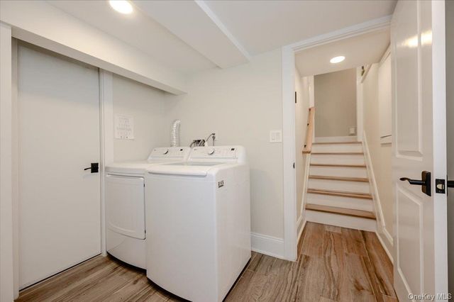 4 Poplar Court, Great Neck, NY 11024