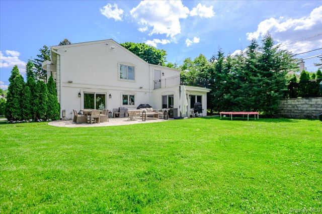 4 Poplar Court, Great Neck, NY 11024