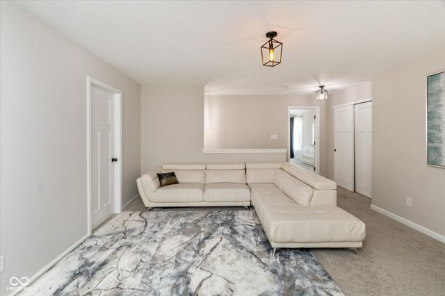 7228 Lockford Walk N, Avon, IN 46123