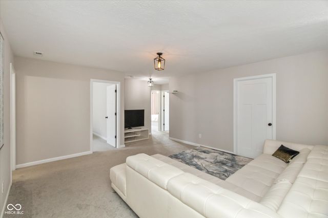 7228 Lockford Walk N, Avon, IN 46123