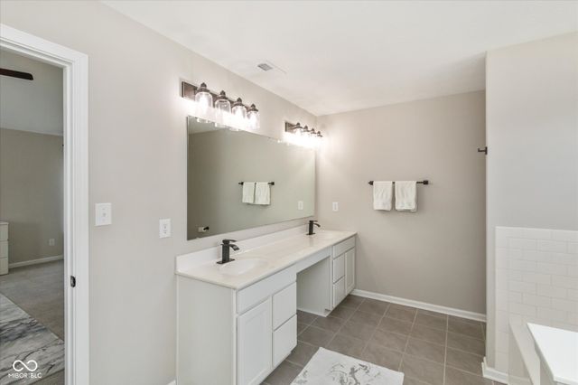 7228 Lockford Walk N, Avon, IN 46123