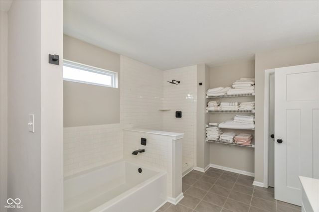 7228 Lockford Walk N, Avon, IN 46123