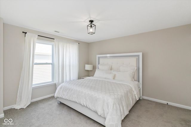 7228 Lockford Walk N, Avon, IN 46123