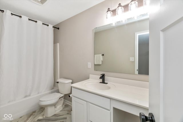 7228 Lockford Walk N, Avon, IN 46123