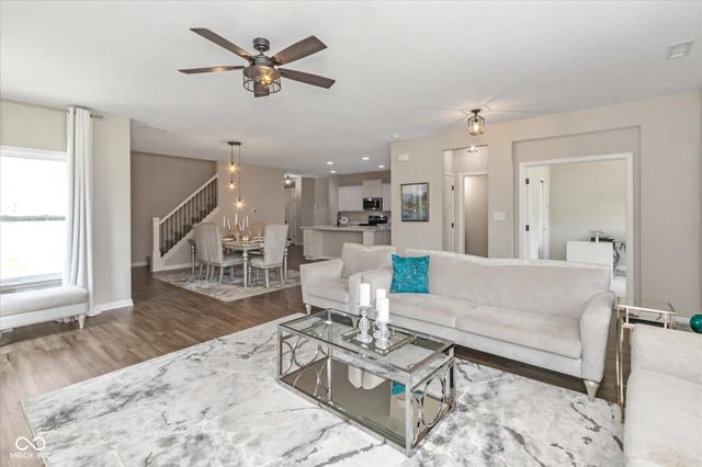 7228 Lockford Walk N, Avon, IN 46123