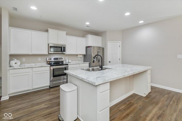 7228 Lockford Walk N, Avon, IN 46123