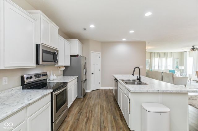 7228 Lockford Walk N, Avon, IN 46123