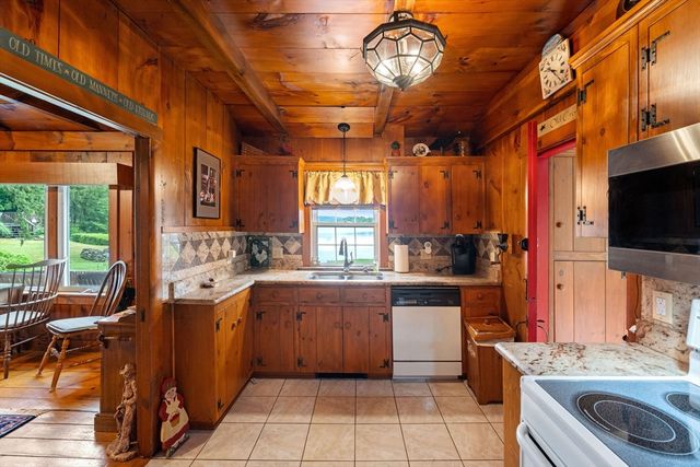 17 Moorings Way, West Brookfield, MA 01585
