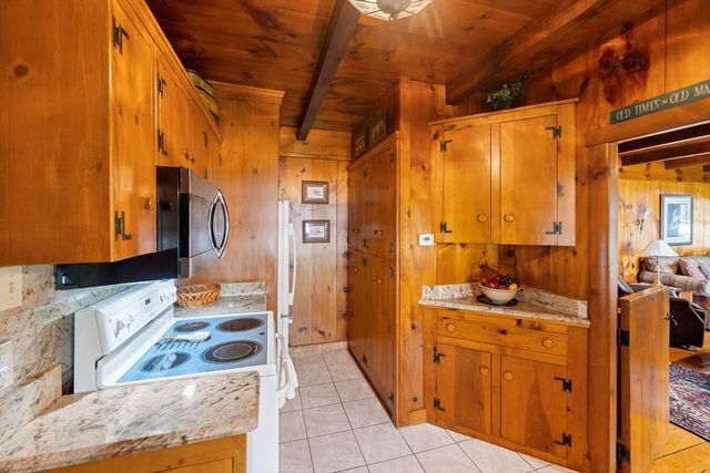 17 Moorings Way, West Brookfield, MA 01585