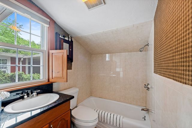 17 Moorings Way, West Brookfield, MA 01585