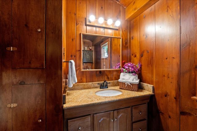 17 Moorings Way, West Brookfield, MA 01585