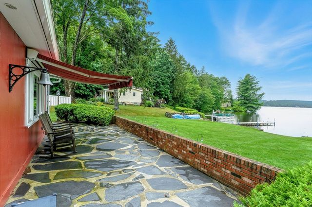 17 Moorings Way, West Brookfield, MA 01585
