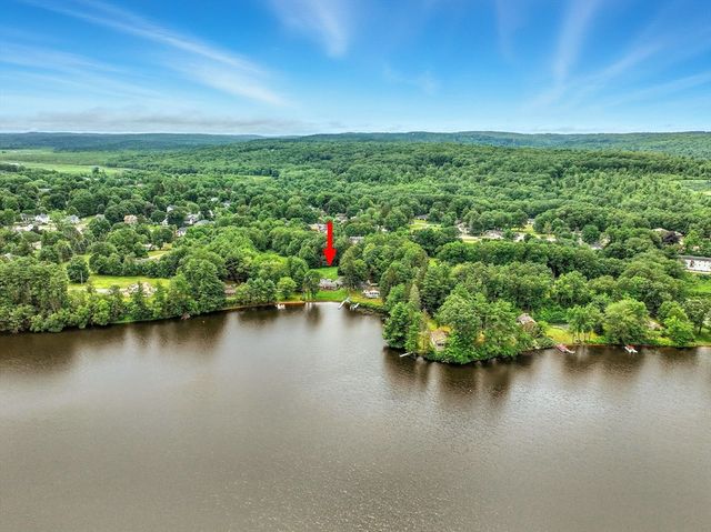 17 Moorings Way, West Brookfield, MA 01585